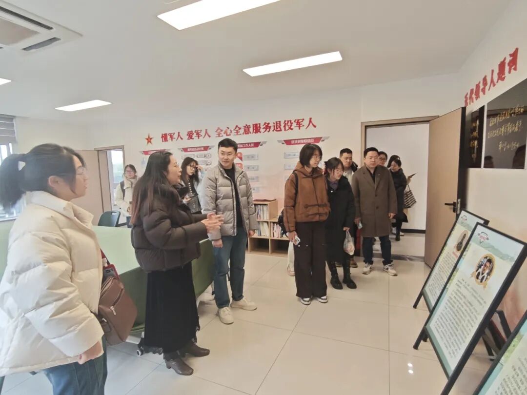 参观1.jpg
