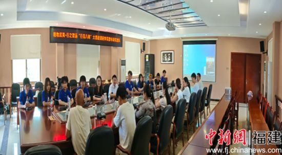 实践队与共青团武夷山团市委、五夫镇政府等单位开展座谈会