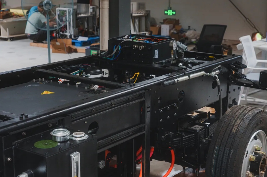 矿道无人车局部图