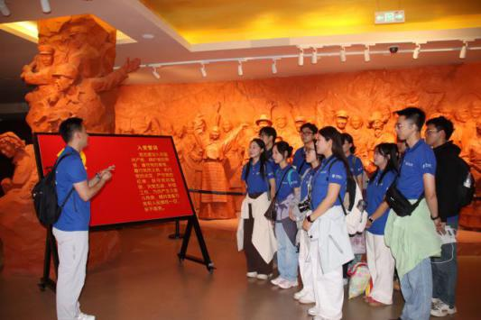 4-赴藏队成员重温入党誓词 4-赴藏队成员重温入党誓词