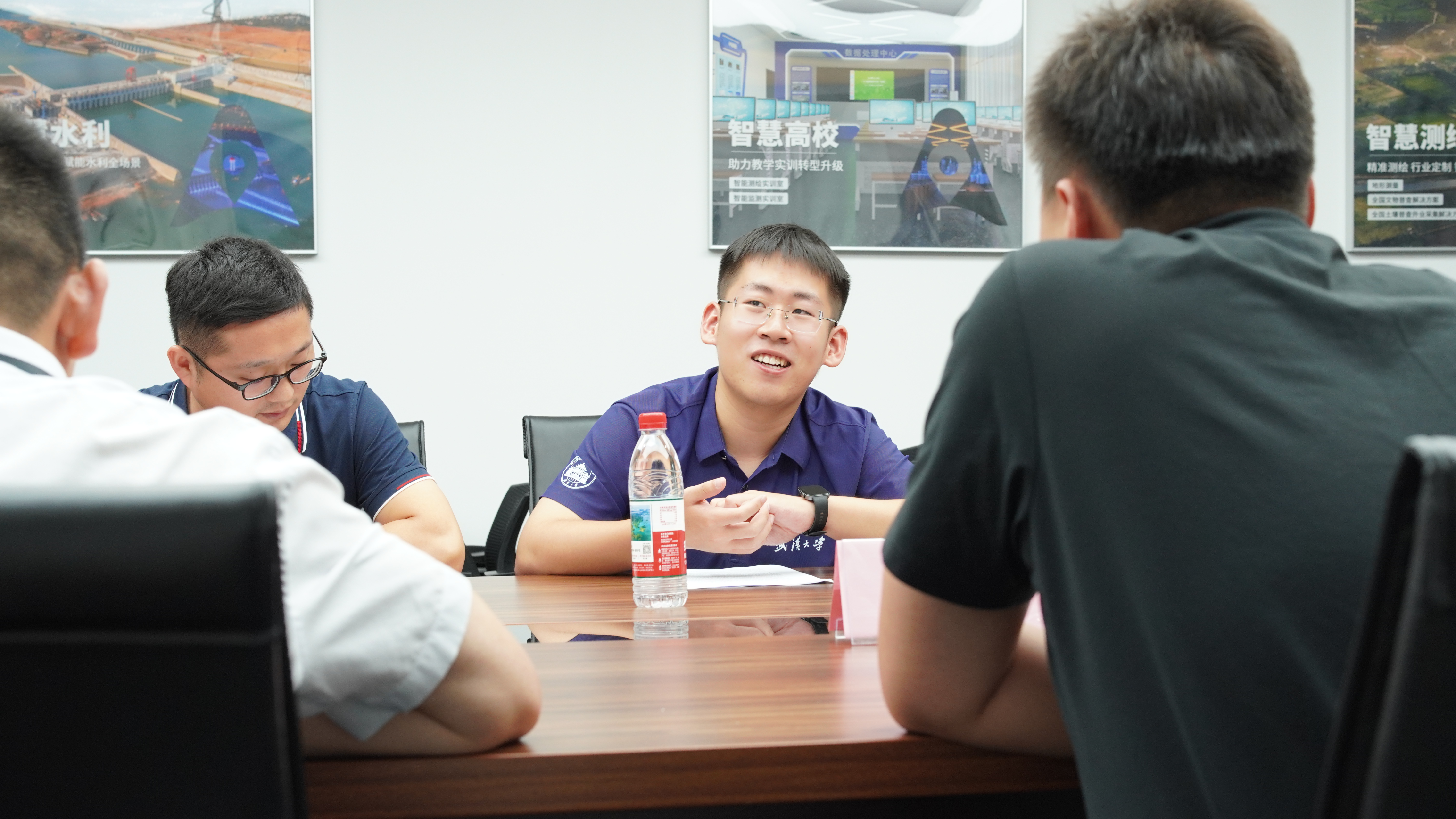 实践队员袁鹏博进行提问 (2)