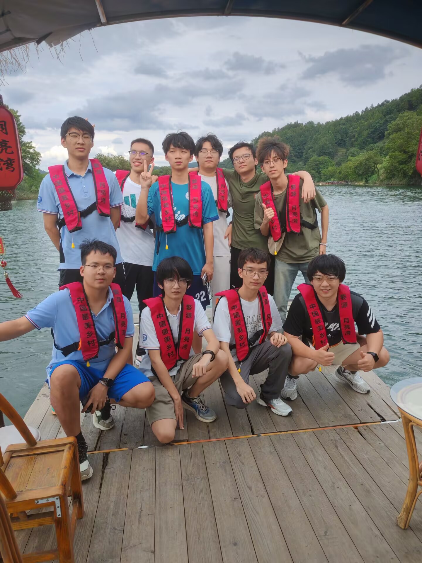 实践队参观月亮湾景区