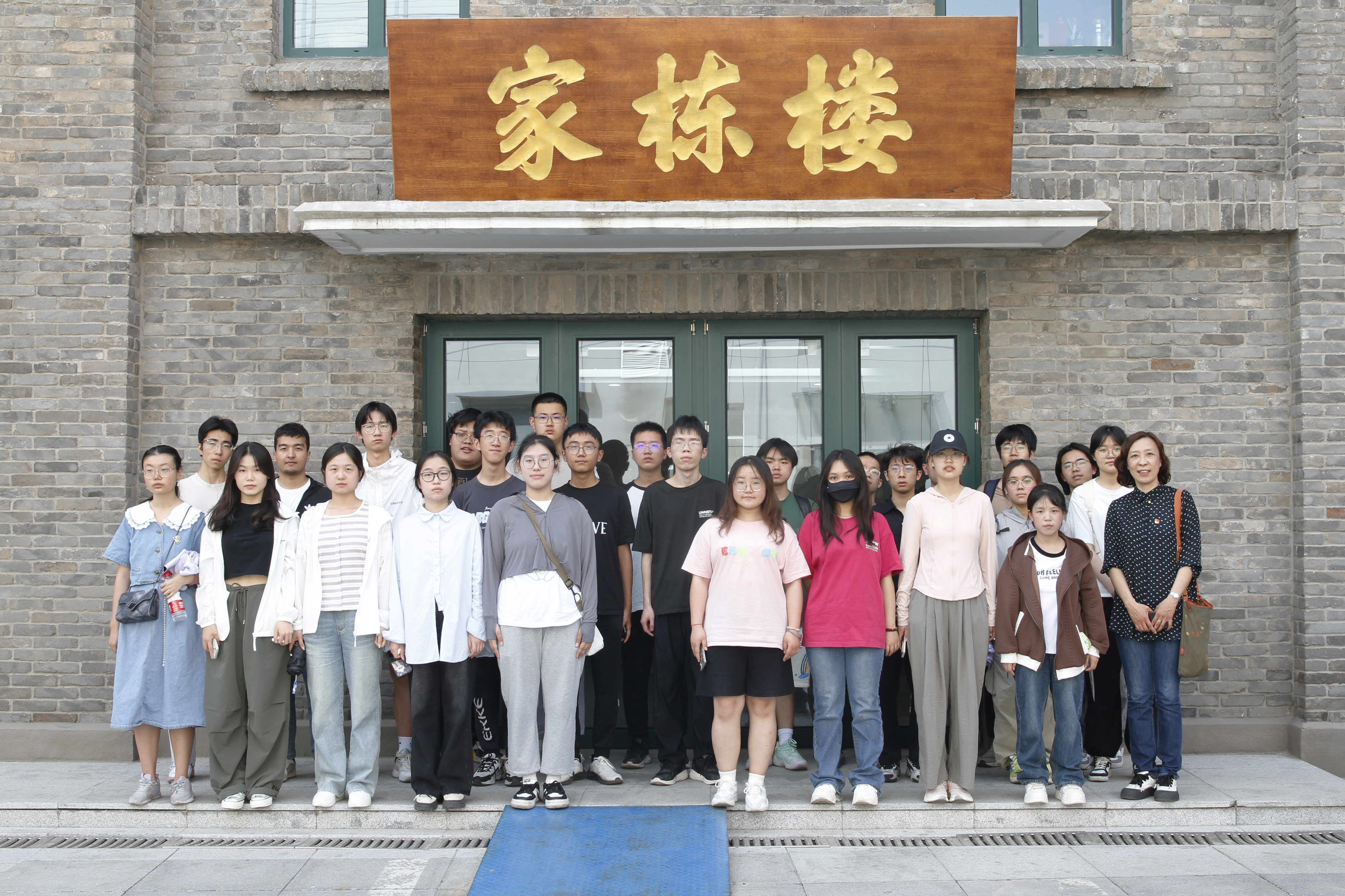 2024年5月17日，天津医科大学药学院学生参观中国医学科学院血液病医院（中国医学科学院血液学研究所、家栋楼历史展馆）。