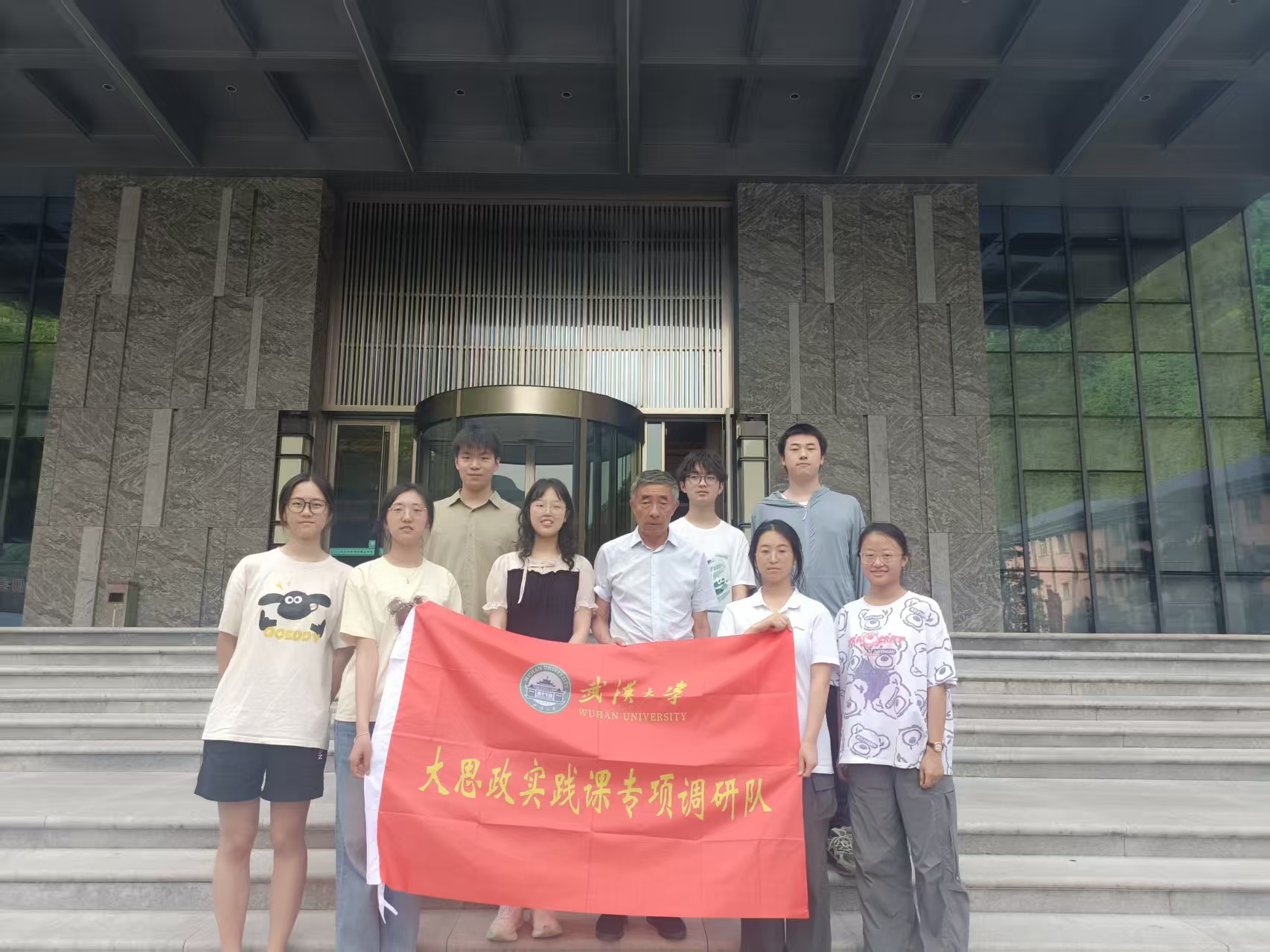 团队和孙开林书记合影