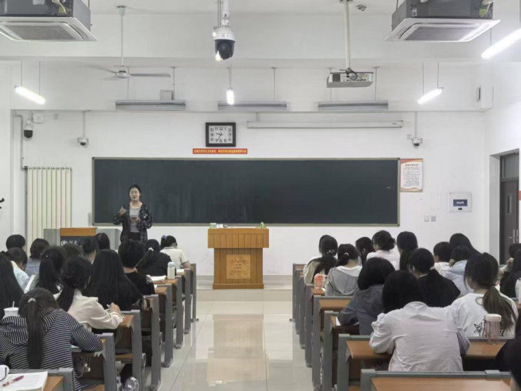 河南师范大学马克思主义学院开展“反诈同行,青春筑防”专场宣讲活动 河南师范大学马克思主义学院开展“反诈同行,青春筑防”专场宣讲活动