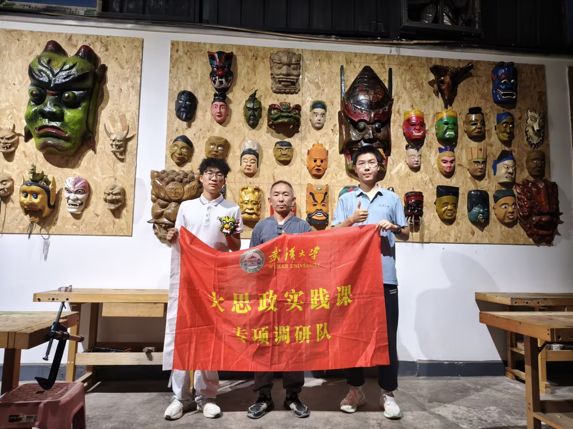 部分队员与传承人合照