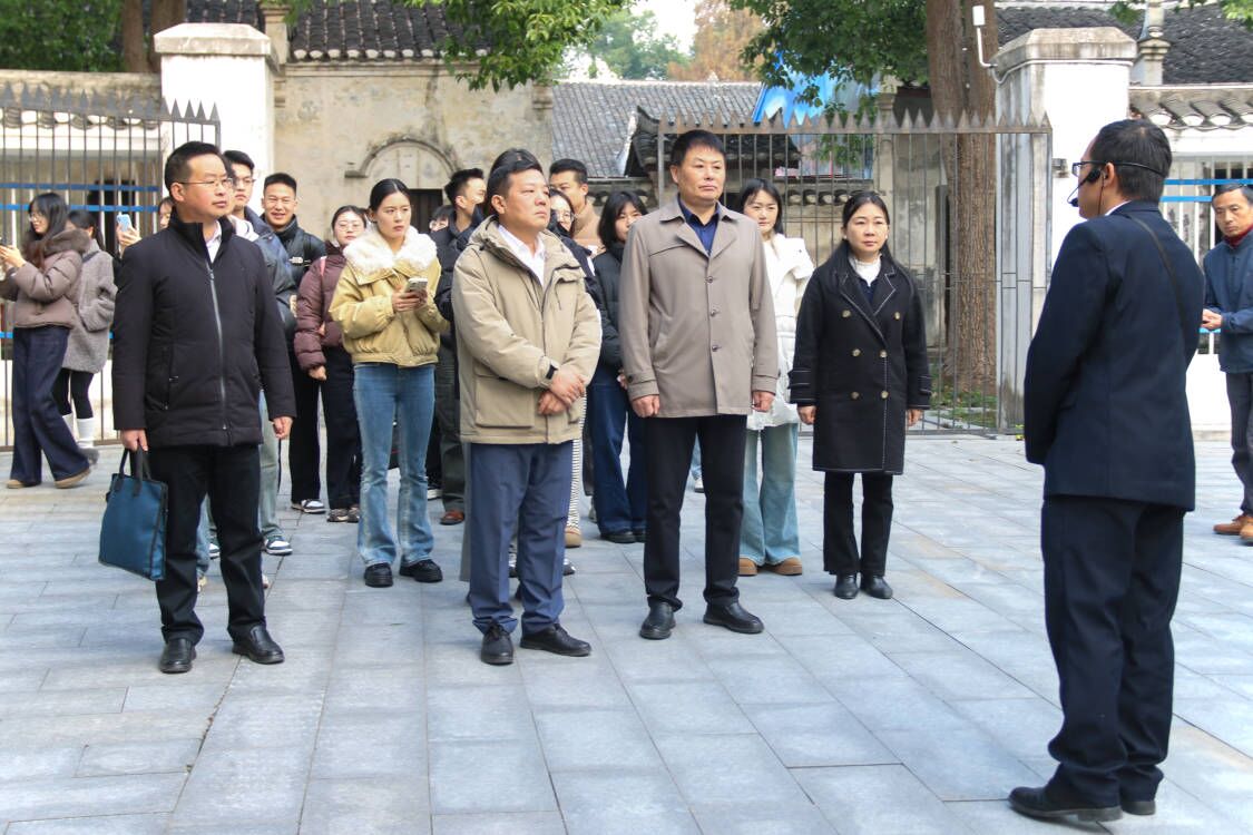 （参观洪湖市湘鄂西革命根据地旧址纪念馆）