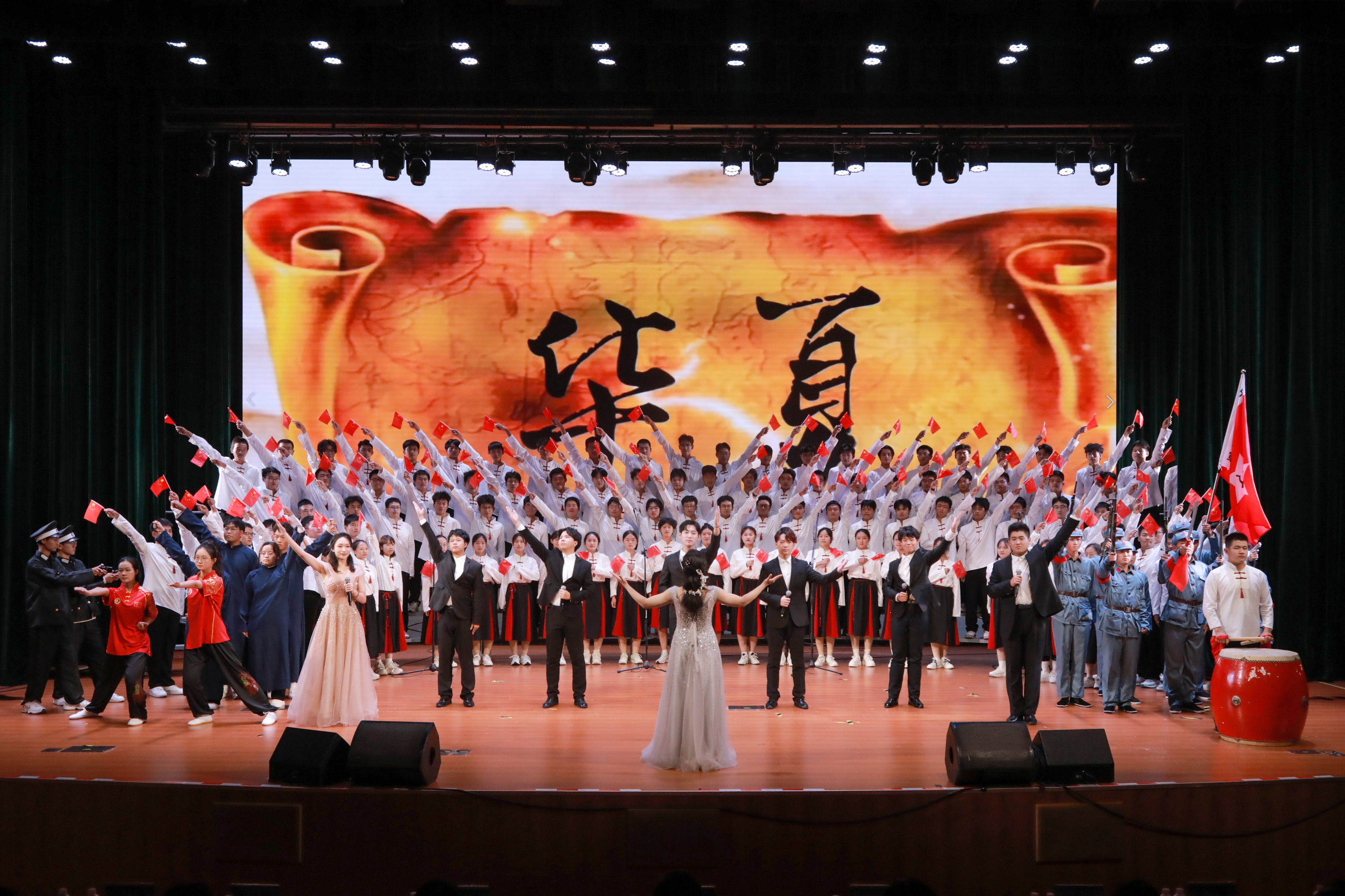 2024年10月开展舞台上的思政课——大学生合唱比赛