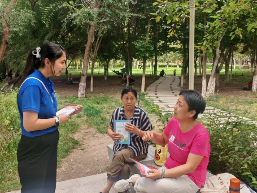 1-实践队员调研居民的饮食健康情况